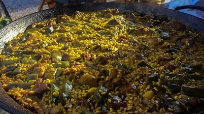 Una paella a punt. 