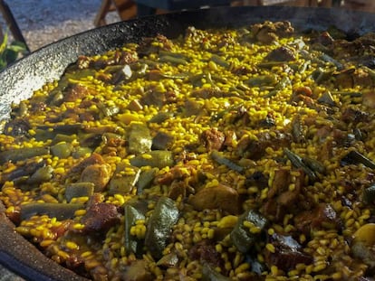 Una paella a punt. 