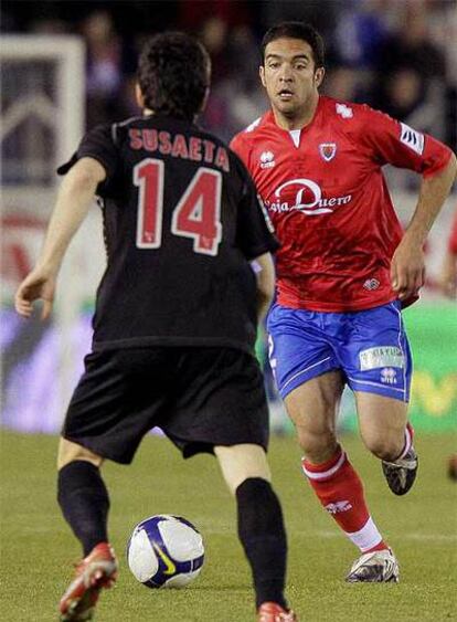 El jugador del Athletic, durante un encontronazo con Juanra