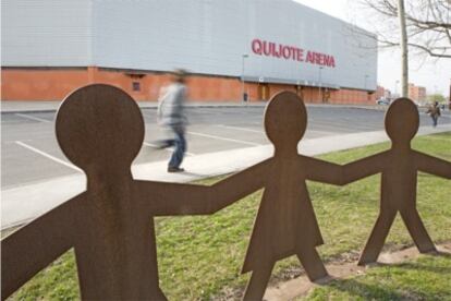Pabellón de balonmano Quijote Arena, donde comienza la vía verde de Poblete.
