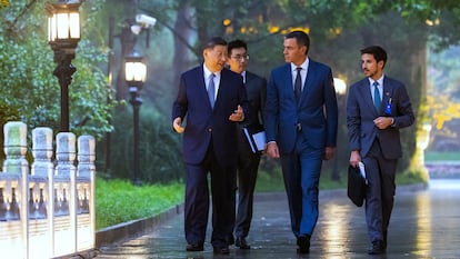 El presidente del Gobierno, Pedro Sánchez, junto al presidente de China, Xi Jinping.