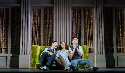 Iván Labanda, Diana Roig y Ricky Mata, tres del los protagonistas principales de 'Cantando bajo la lluvia', en el Tívoli de Barcelona.