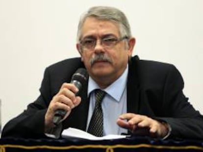 El periodista Roberto Saavedra, participa de coloquio periodístico en Ciudad de Panamá.