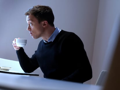 Íñigo Errejón, portavoz parlamentario de Sumar, en la cafetería del Congreso de los Diputados, el 8 de enero.