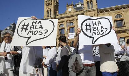 Concentración frente al Ayuntamiento de San Sebastián.