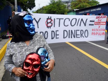 Un grupo de salvadoreños pide la derogación de ley para el uso del bitcoin, en julio, por ser una normativa "impuesta" y "sin consultar al pueblo".