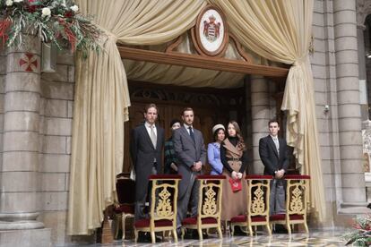 Andrea Casiraghi, Pierre Casiraghi, Alexandra de Hanover (hijos de Carolina de Mónaco) y Louis Ducruet (hijo de Estefanía), en la misa celebrada en la catedral del principado.