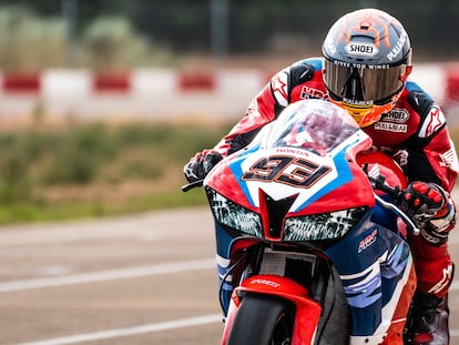 Marc Márquez subido a la Honda en el karting de Motorland (Aragón) este jueves.