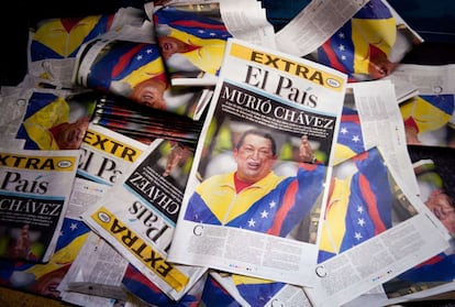 Todos los peri&oacute;dicos del pa&iacute;s se han hecho eco de la noticia de la muerte del Presidente venezolano.