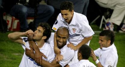 Maresca celebra uno de los goles en la final de la UEFA 2006.