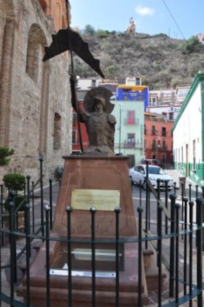 El monumento donde 'reposan' los restos del Quijote.