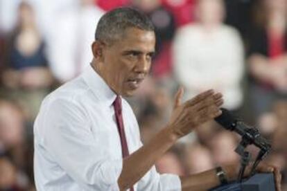 El presidente estadounidense Barack Obama da un discurso sobre economía en el centro de tenis de Isenhour, Carolina del Norte, Estados Unidos el 15 de enero de 2014.