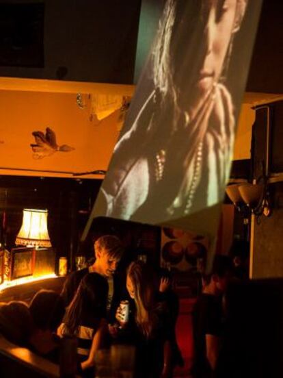 Ambiente del pub The Flying Duck, en Glasgow.