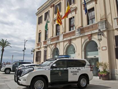 La Gu&agrave;rdia Civil a l&#039;Ajuntament de Lloret aquest dimecres.