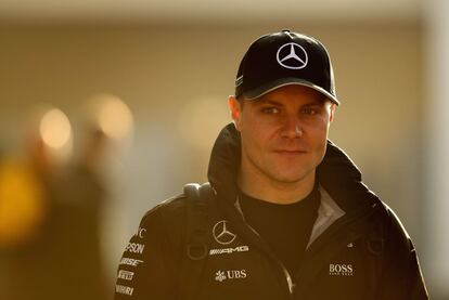 Valtteri Bottas de Mercedes, antes de las pruebas. 