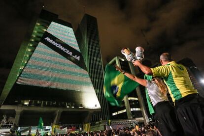 Manifestantes protestam contra o Governo em S&atilde;o Paulo.