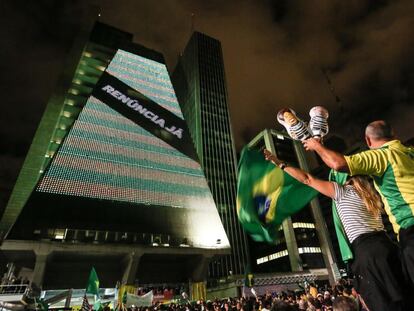 Manifestantes protestam contra o Governo em S&atilde;o Paulo.