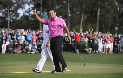 Patrick Reed celebra su victoria en el Marsters de Augusta.