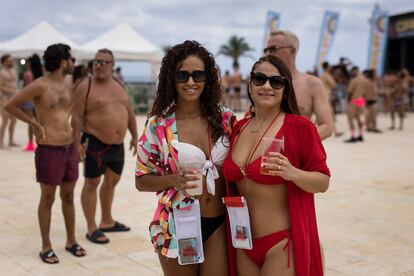 "Es nuestra primera vez en Circuit, aunque ya hemos ido a festivales para mujeres gays y bisexuales en Barcelona como el Bonita", aseguran Faida y Karina, originarias de Bélgica y Colombia y residentes en Barcelona.