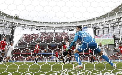 El jugador uruguayo José Giménez marca el único del partido Egipto - Uruguay celebrado en el estadio Arena Yekaterinburg.