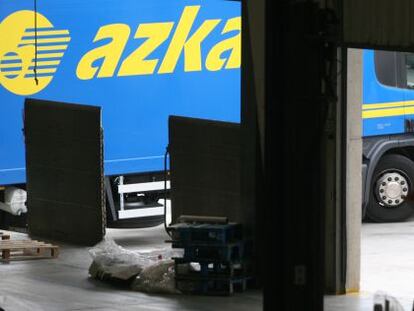 Imagen de un almacén de Azkar.