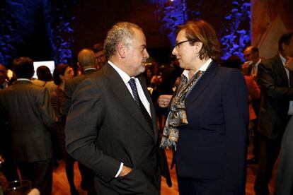 Ignacio Polanco con Carmen Martínez Castro, Secretaria de Estado de Comunicación.