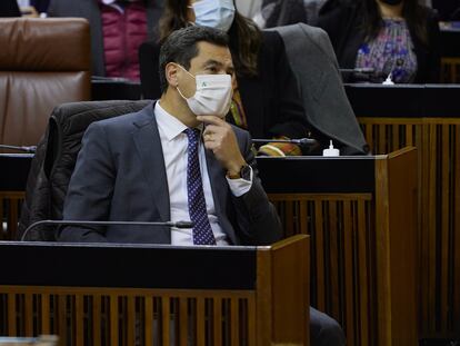 El presidente de la Junta de Andalucía, Juan Manuel Moreno, en el Parlamento regional.