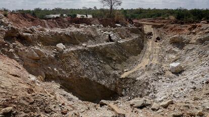 Degradación medioambiental causada por la extracción de litio en el distrito de Mudzi, Zimbabue.