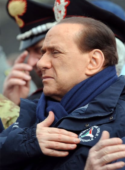 Silvio Berlusconi, durante una misa pascual celebrada en L&#39;Aquila.