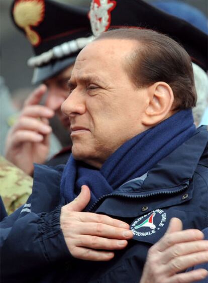 Silvio Berlusconi, durante una misa pascual celebrada en L&#39;Aquila.