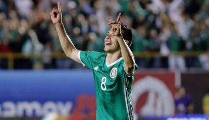 Hirving Lozano celebra el empate.