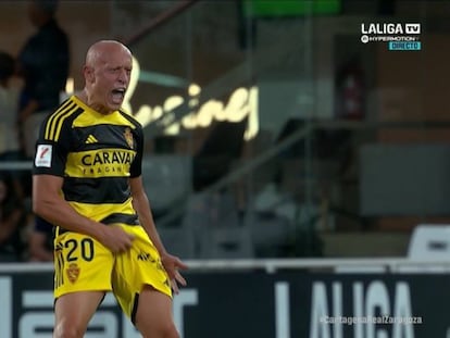 Mollejo celebra un gol durante el Cartagena - Real Zaragoza con gesto obsceno.