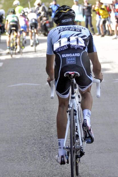 Contador, rezagado en la ascensión al Galibier.