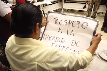 Periodistas protestan en el Congreso de Guerrero, en noviembre 2024. 