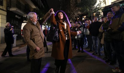 Clara Berzosa y Antonio Requena en la plaza de Matute protagonizan Eduardo y Luciana, el tercer paso que escribe Carolina África.