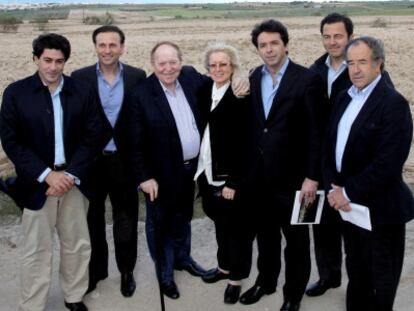 Adelson visita los terrenos de Alcorcón en mayo de 2012.