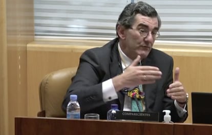 Juan Abarca, presidente de HM Hospitales, este viernes en la Asamblea de Madrid durante su intervención en la comisión de investigación de las muertes en residencias.