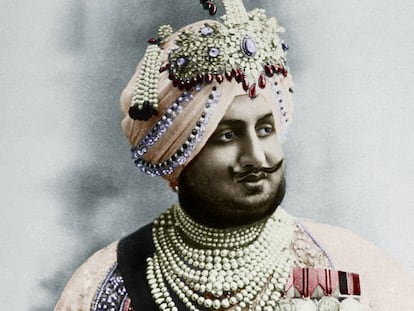 Sir Bhupinder Singh, el maharajá de Patiala (1891-1938), coleccionista de espectaculares joyas y cliente en París de la joyería Cartier.