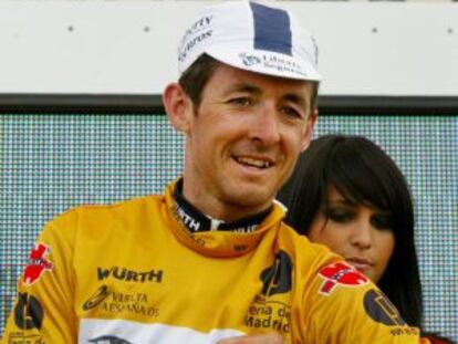 Roberto Heras, con el maillot amarillo de la Vuelta que ganó en 2005.