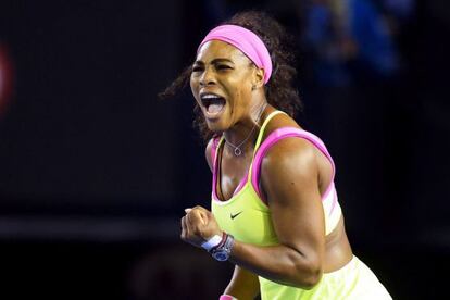 Serena Williams celebra un punto durante el partido. 