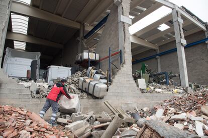 La borrasca ha provocado grandes destrozos en la empresa de construcciones Codina Vall.