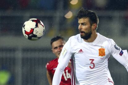 Piqu&eacute;, en el Albania-Espa&ntilde;a.