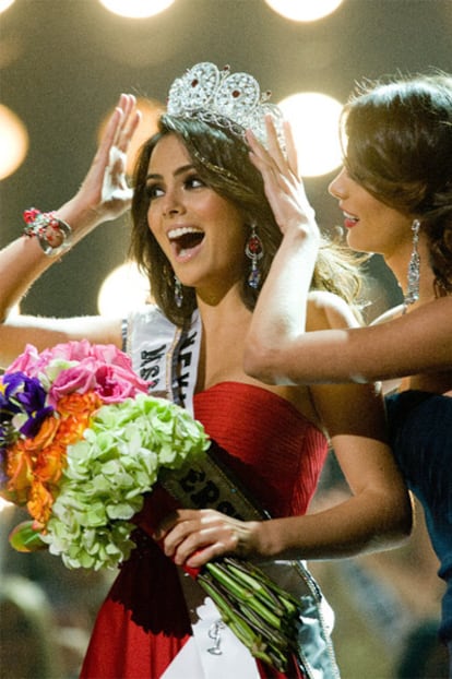 La representante de México, Jimena Navarrete, en el momento en el que es coronada como Miss Universo 2010.
