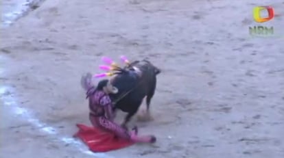 Momento de la cogida al torero Juan Luis Silis