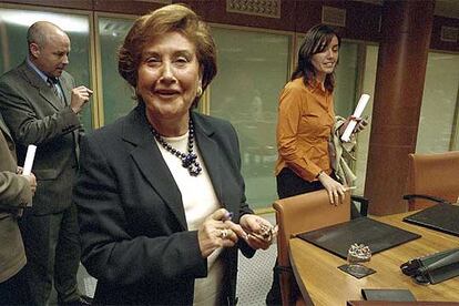 La presidenta del Tribunal Vasco de Cuentas, María Asunción Macho, en una reunión de una comisión parlamentaria en junio de 2002.