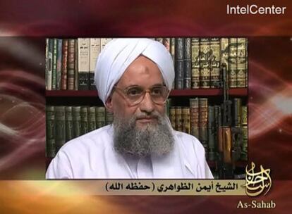 Ayman Al-Zawahiri, 'número dos' de Al Qaeda, difunde su mensaje en la web islamista y con el logotipo de la producción audiovisual de la red terrorista, As Sahab.-