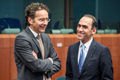 El presidente del Eurogrupo, Jeroen Dijsselbloem, y el ministro chipriota de Economía, Haris Georgiades, en la reunión del Eurogrupo de Bruselas.