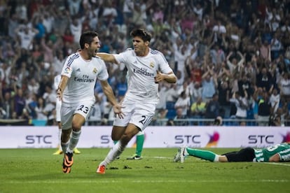 Isco celebra con Morata el gol de la victoria del Madrid
