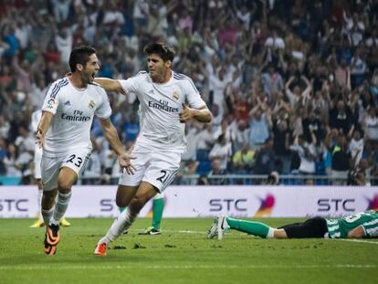 Isco celebra con Morata el gol de la victoria del Madrid