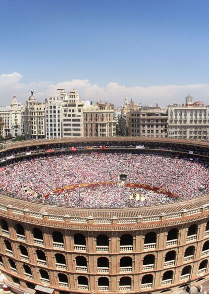 Instantáne a del coso valenciano pasado el mediodía, antes de que hablase Zapatero.